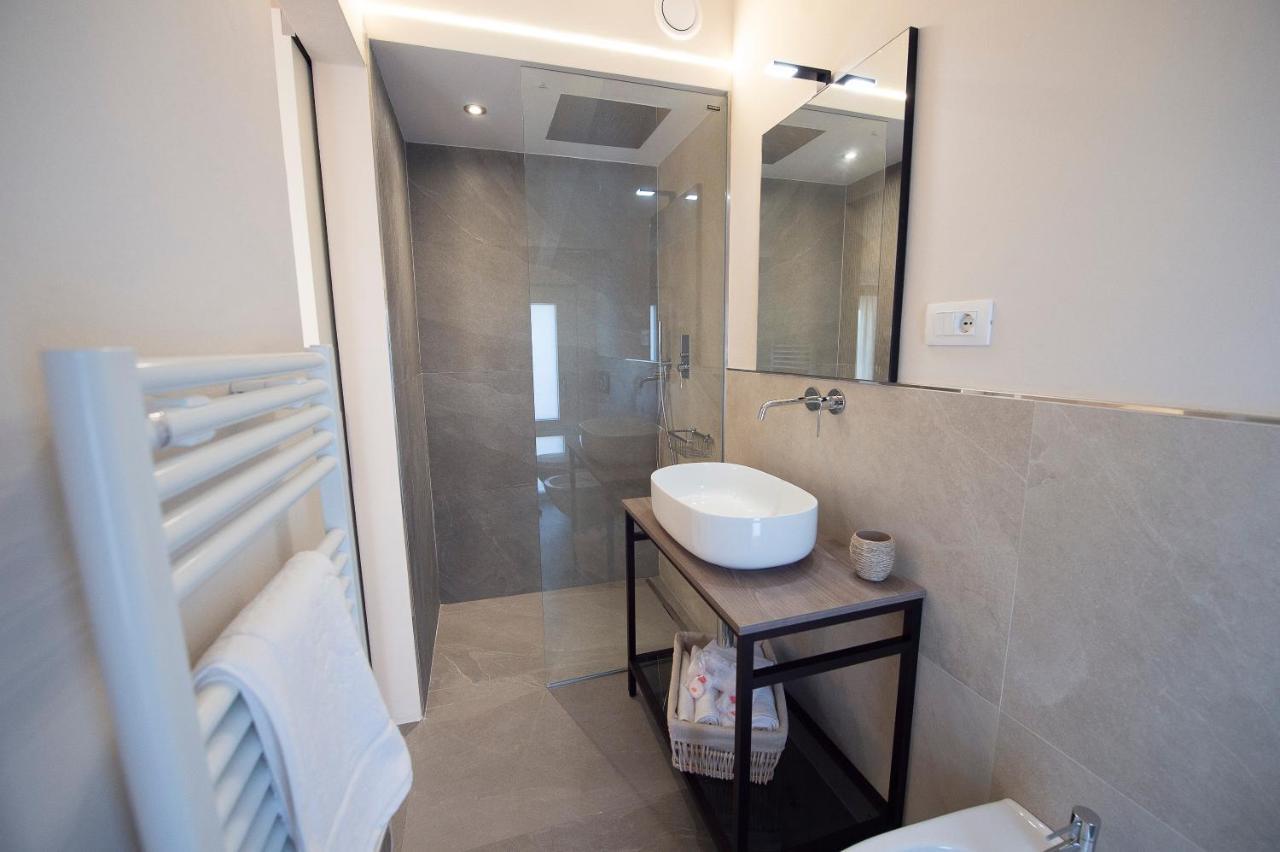 Villino Micol Camere A Due Passi Dal Mare Марина ди Карара Екстериор снимка