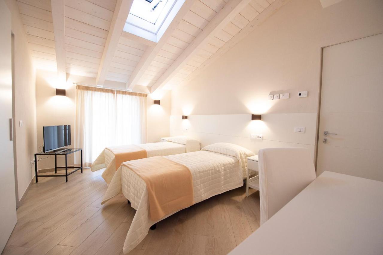Villino Micol Camere A Due Passi Dal Mare Марина ди Карара Екстериор снимка