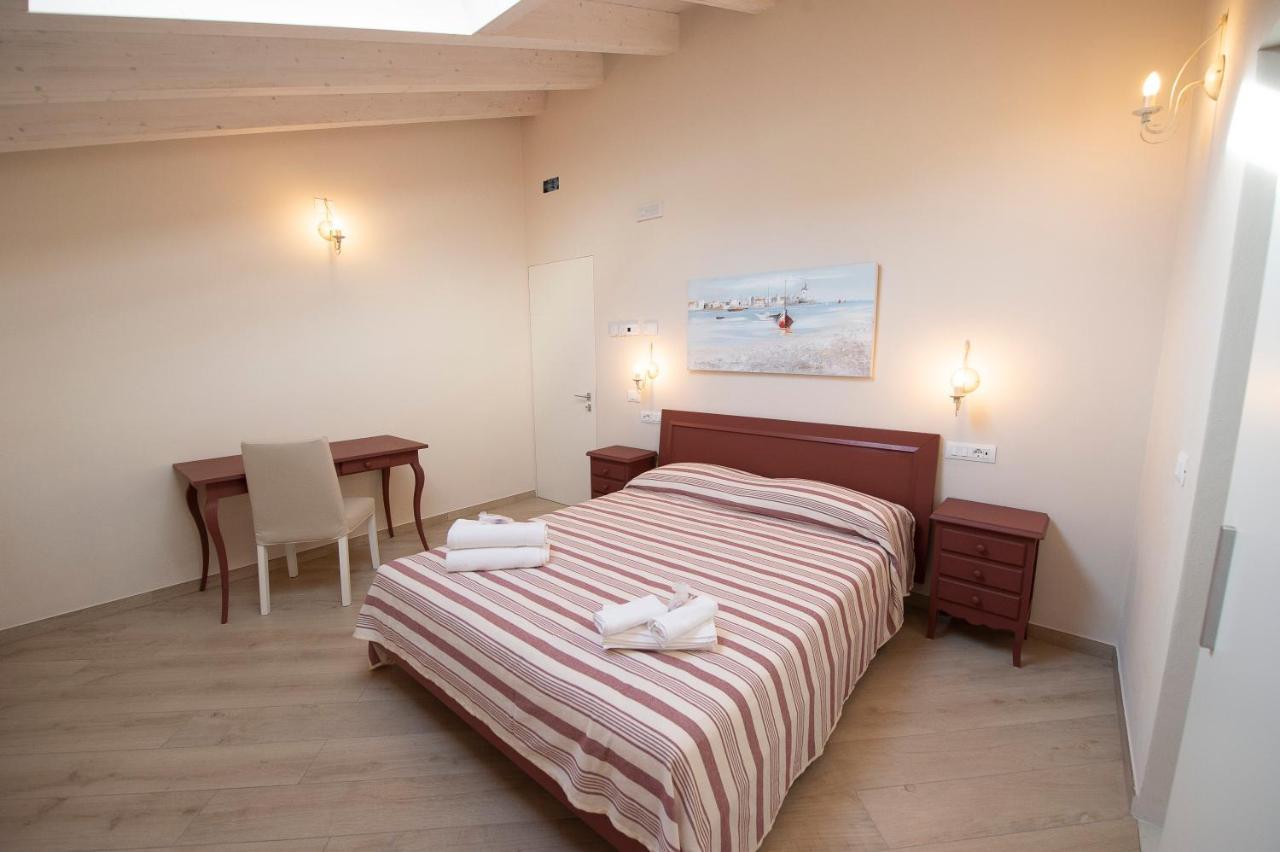 Villino Micol Camere A Due Passi Dal Mare Марина ди Карара Екстериор снимка