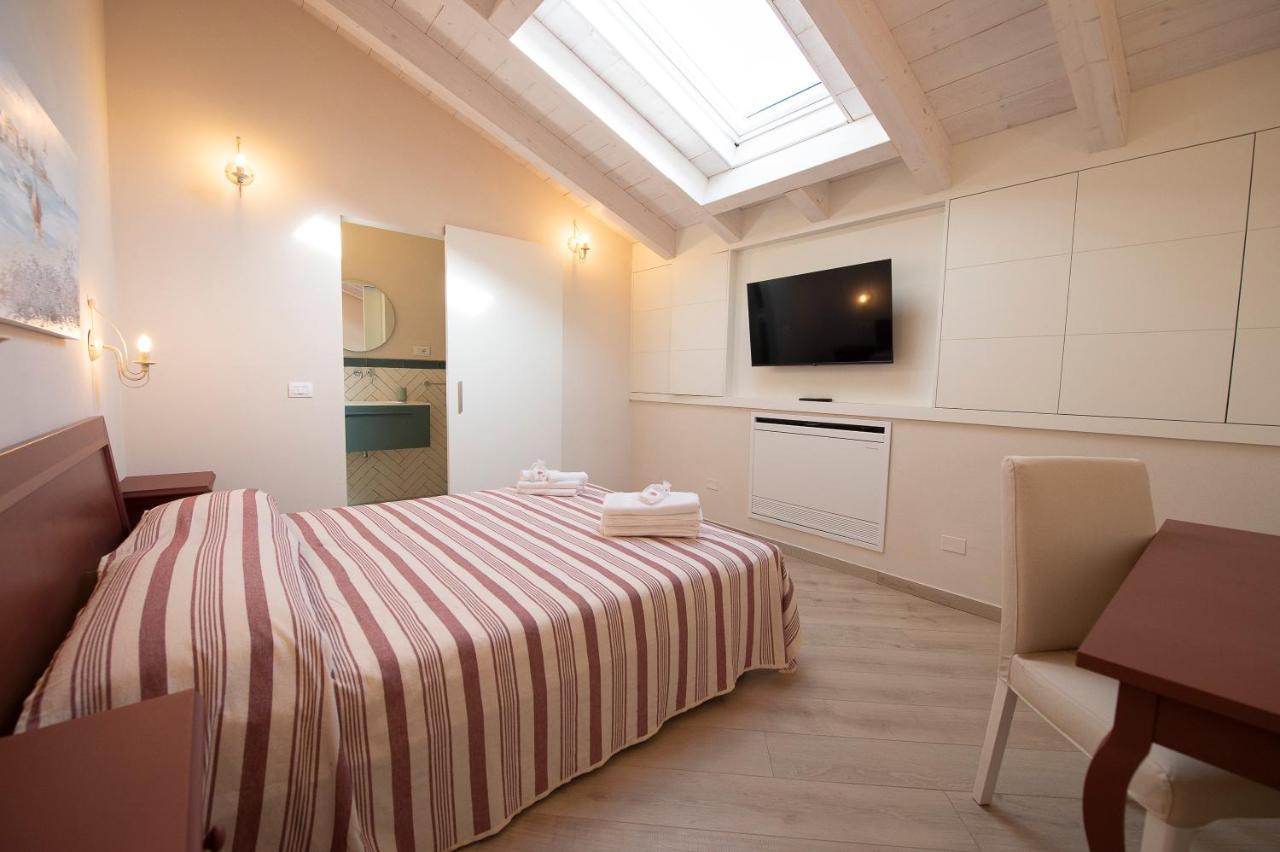 Villino Micol Camere A Due Passi Dal Mare Марина ди Карара Екстериор снимка