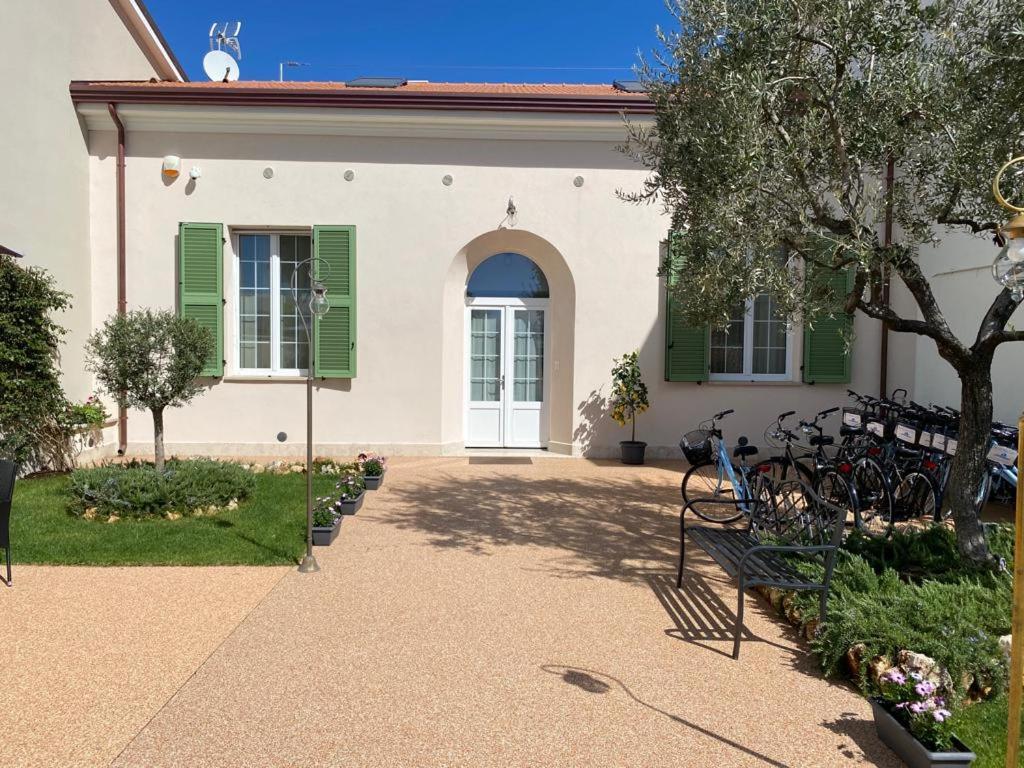Villino Micol Camere A Due Passi Dal Mare Марина ди Карара Екстериор снимка