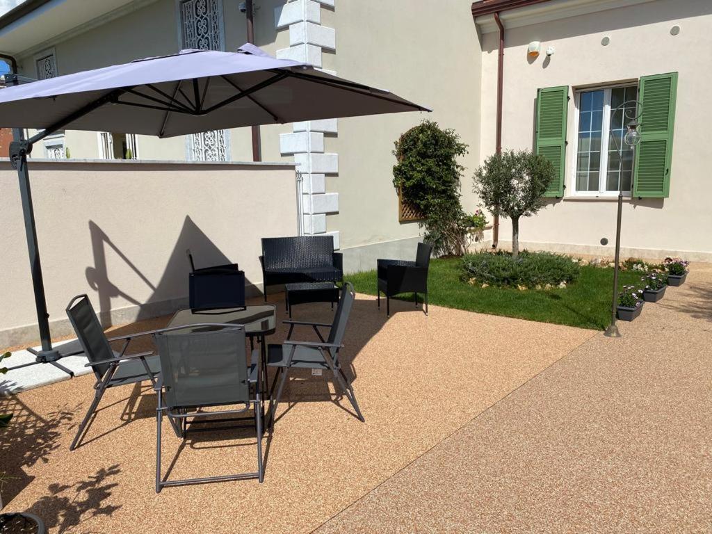 Villino Micol Camere A Due Passi Dal Mare Марина ди Карара Екстериор снимка