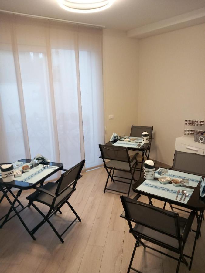 Villino Micol Camere A Due Passi Dal Mare Марина ди Карара Екстериор снимка