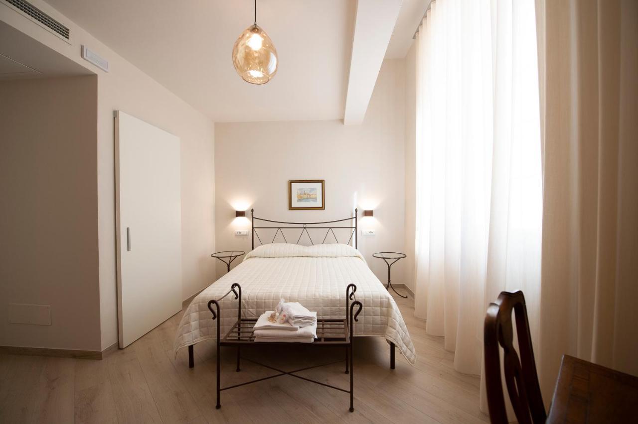 Villino Micol Camere A Due Passi Dal Mare Марина ди Карара Екстериор снимка