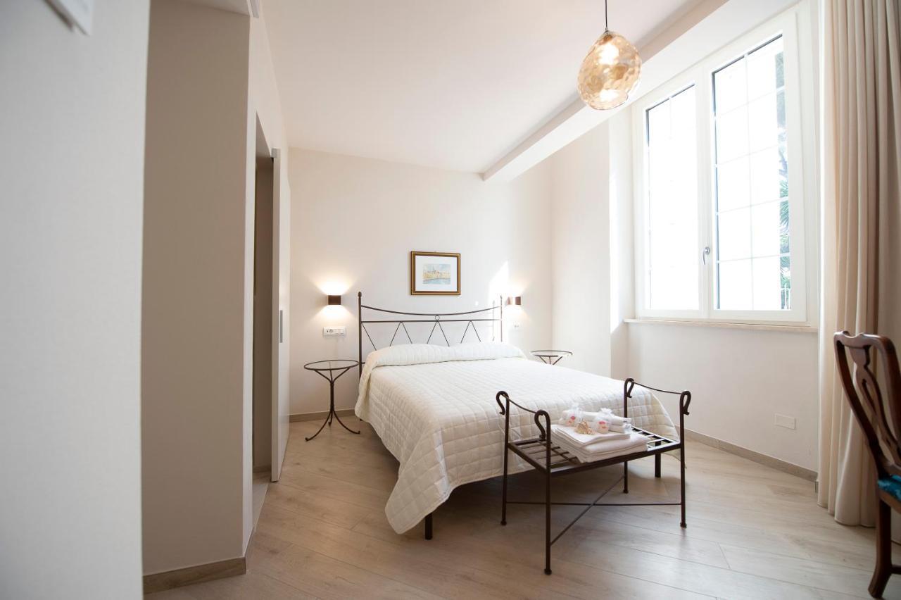 Villino Micol Camere A Due Passi Dal Mare Марина ди Карара Екстериор снимка